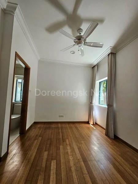 4 Bed Condo for Sale in  Camelot By-the-water - Image 13